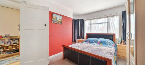 3 bedrooms Commercial property in Hounslow, United Kingdom No. 8498 4