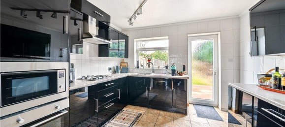 3 bedrooms Commercial property in Hounslow, United Kingdom No. 8498 3