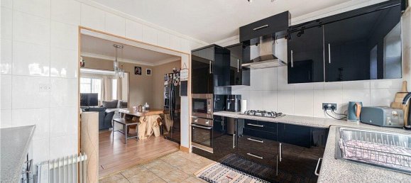 3 bedrooms Commercial property in Hounslow, United Kingdom No. 8498 9