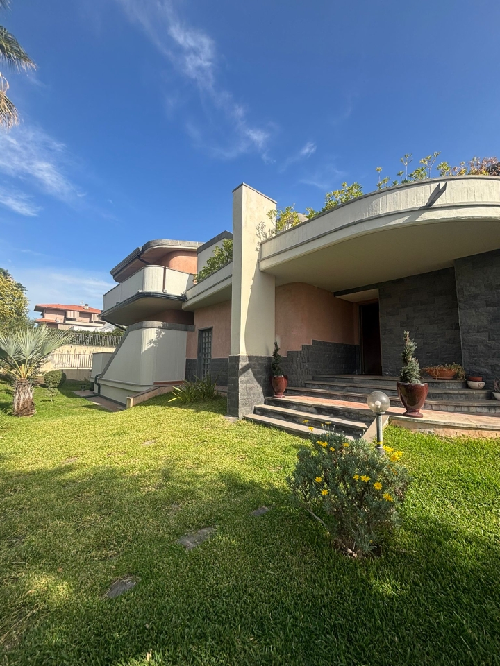 10غرفة فيلا في Mascalucia, Italy رقم 237800