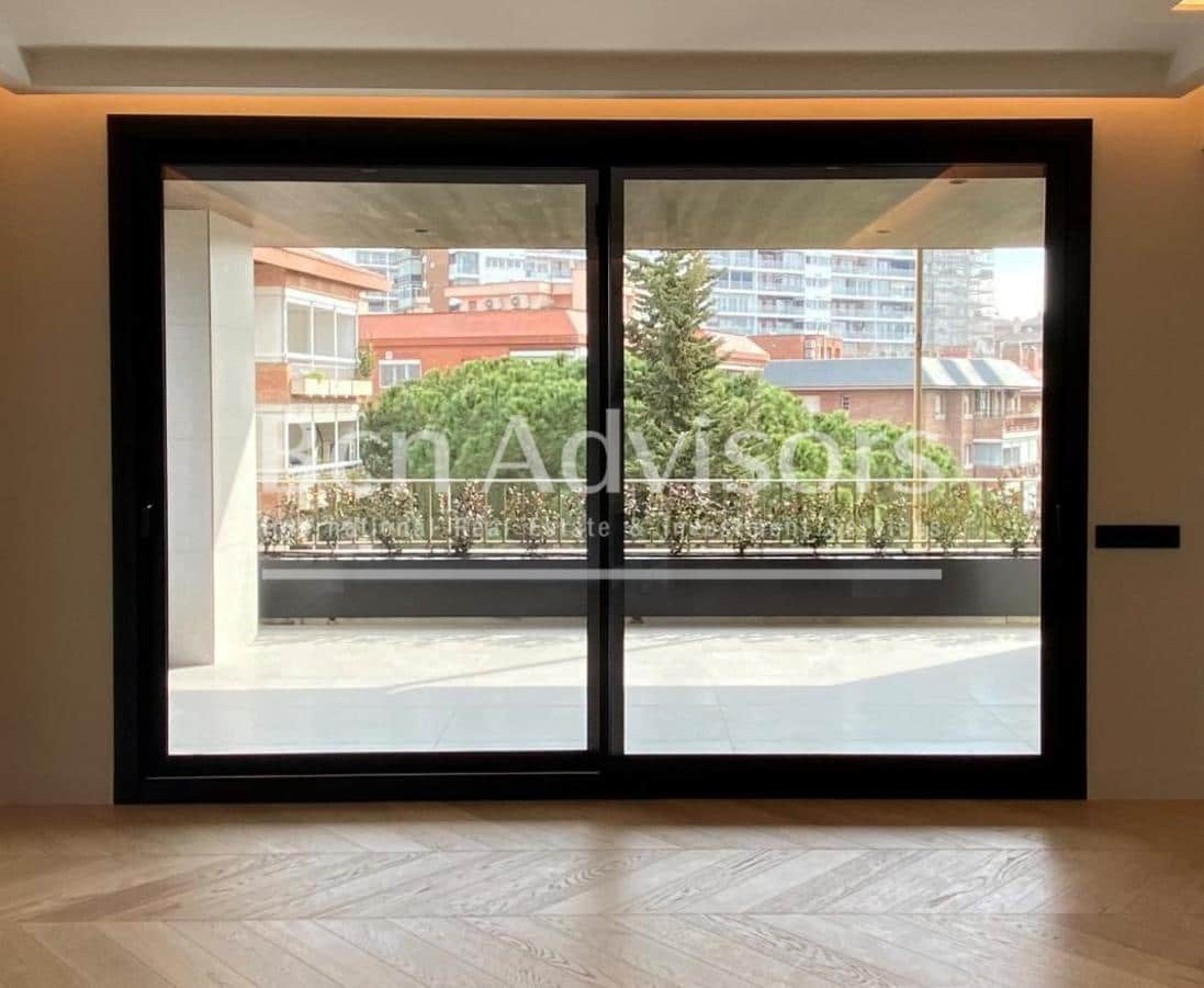 4 bedrooms Apartment in Barcelona, Spain No. 164788