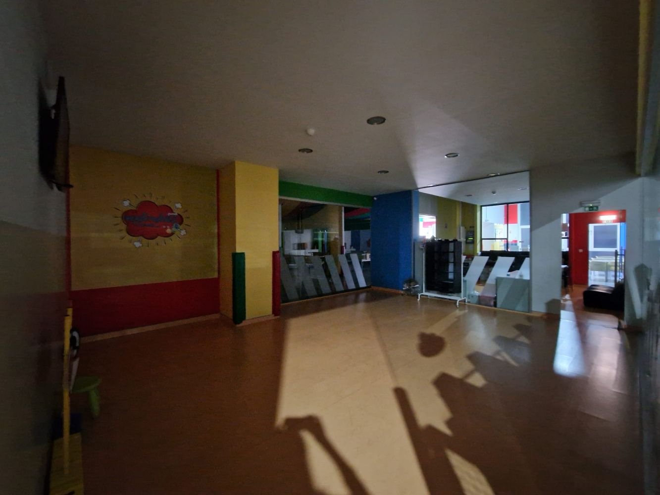 991m² Warehouse in Loures, Portugal No. 188876