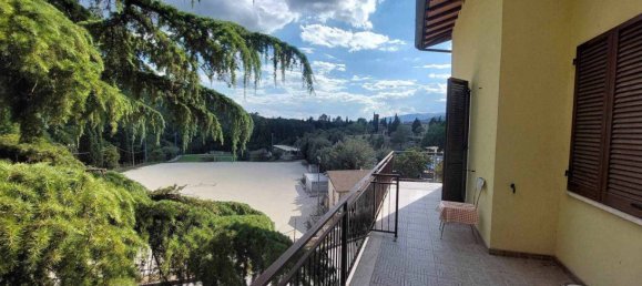 4 bedrooms Apartment in Nocera Umbra, Italy No. 215753 10