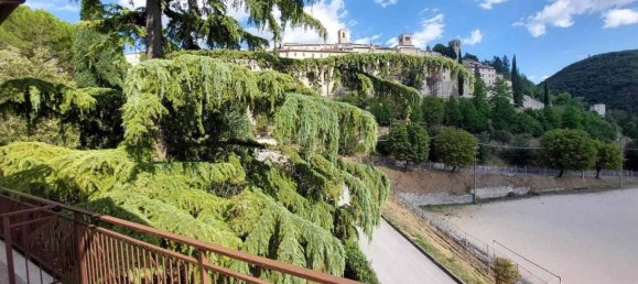 4 bedrooms Apartment in Nocera Umbra, Italy No. 215753 8