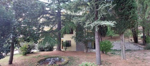 4 bedrooms Apartment in Nocera Umbra, Italy No. 215753 4