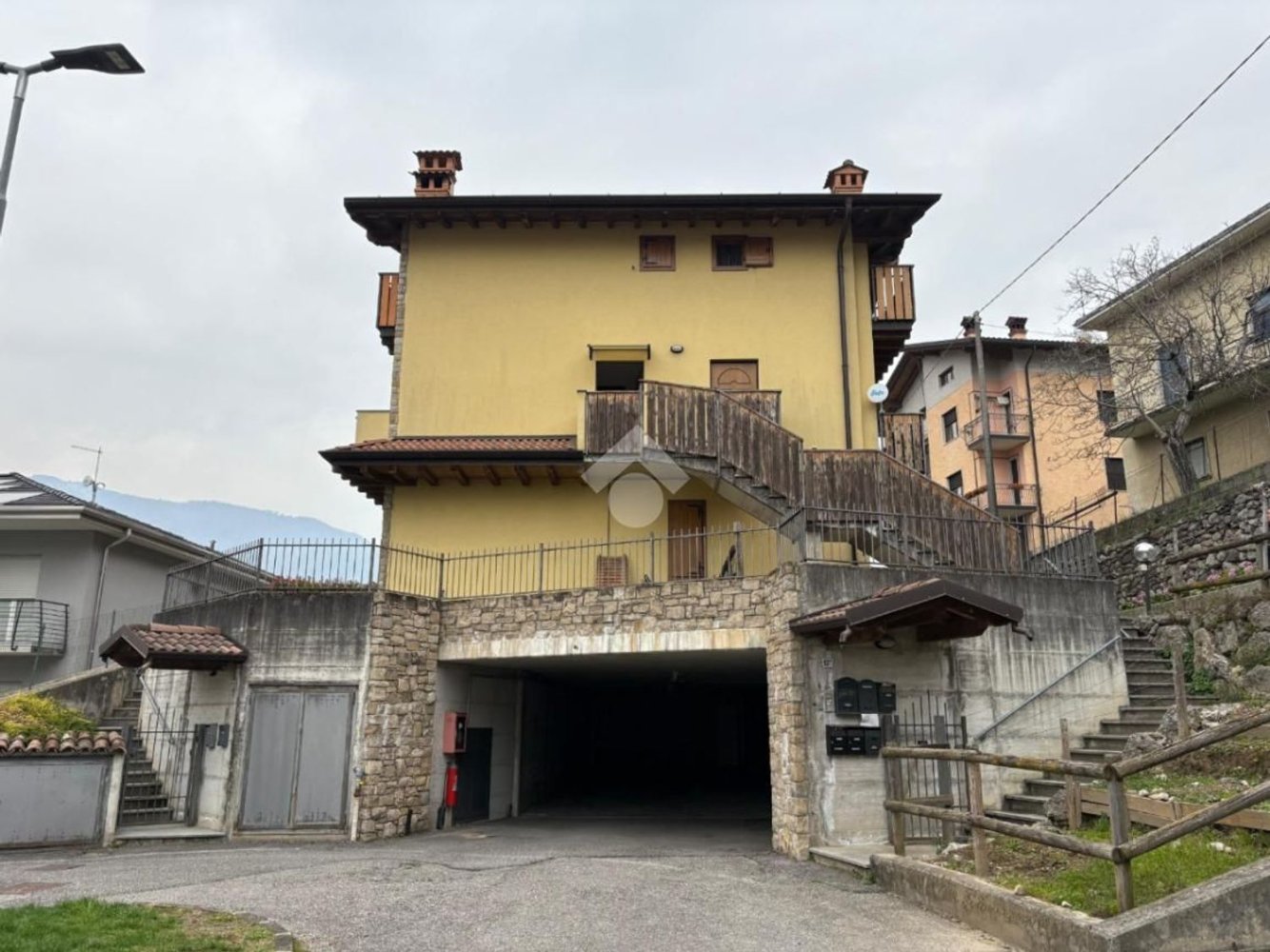 Estudio en Sovere, Italy No. 138690