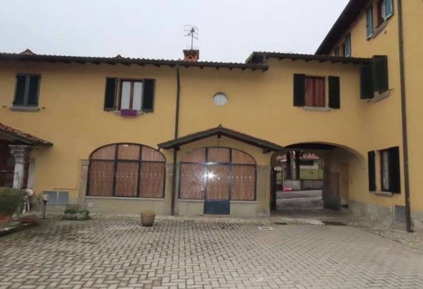 5 rooms Apartment in Sirone, Italy No. 8087