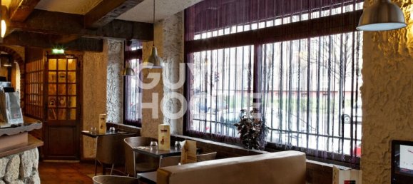 3 bedrooms Commercial property in Stains, France No. 131377 5