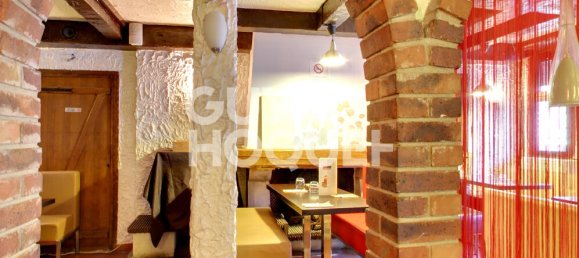 3 bedrooms Commercial property in Stains, France No. 131377 2