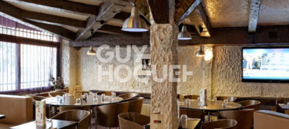 3 bedrooms Commercial property in Stains, France No. 131377 6