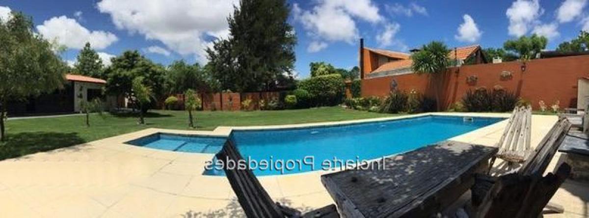 6 bedrooms House in Montevideo, Uruguay No. 1071