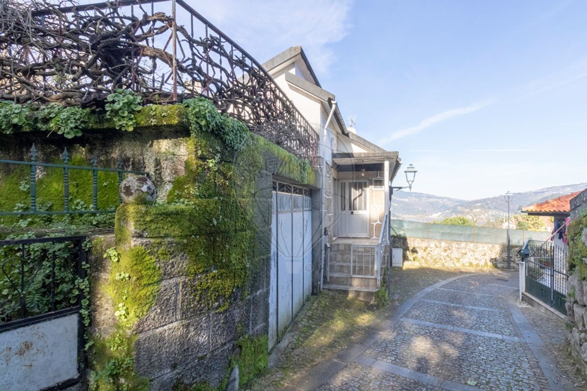 Casa T3 em Oliveira do Douro, Portugal N.º 20555