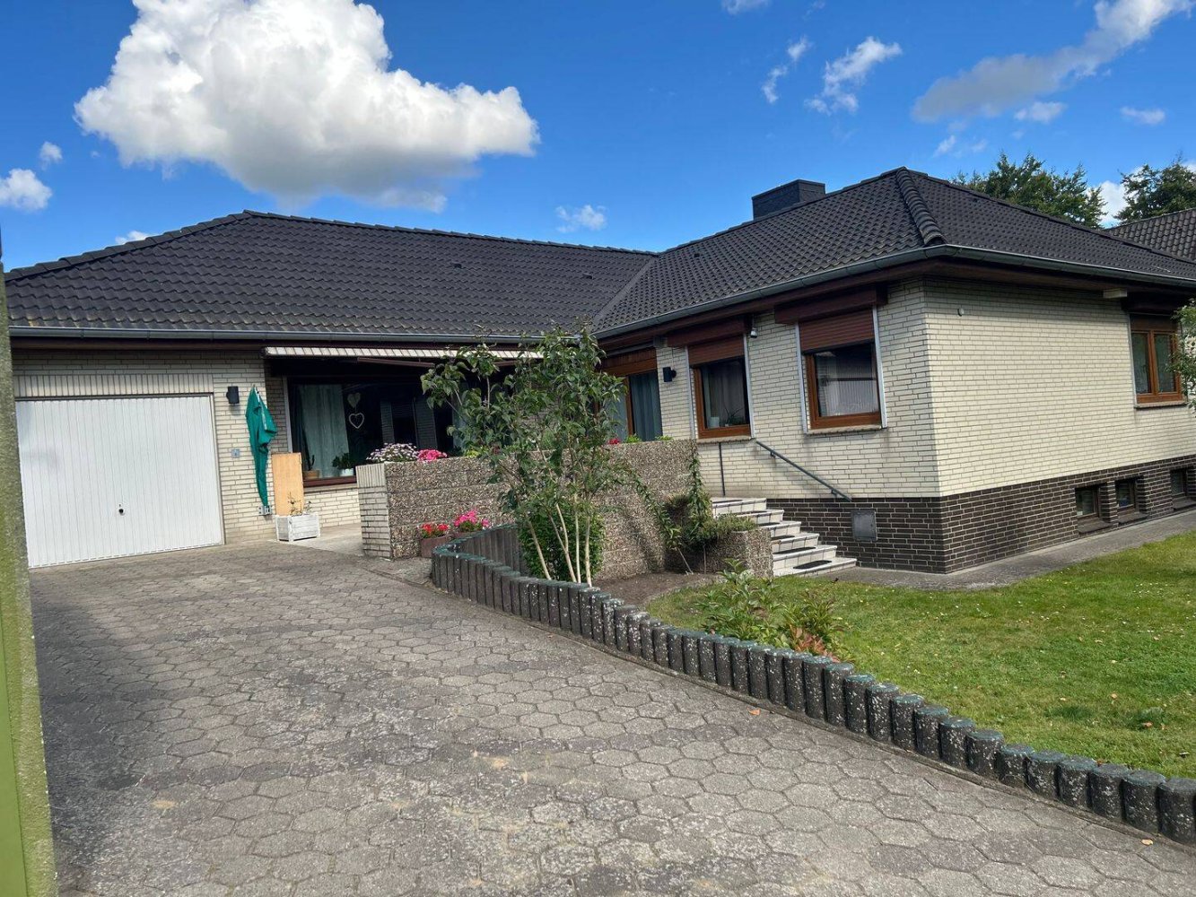 Бунгало с 5 комнатами в Штаде, Германия № 345019