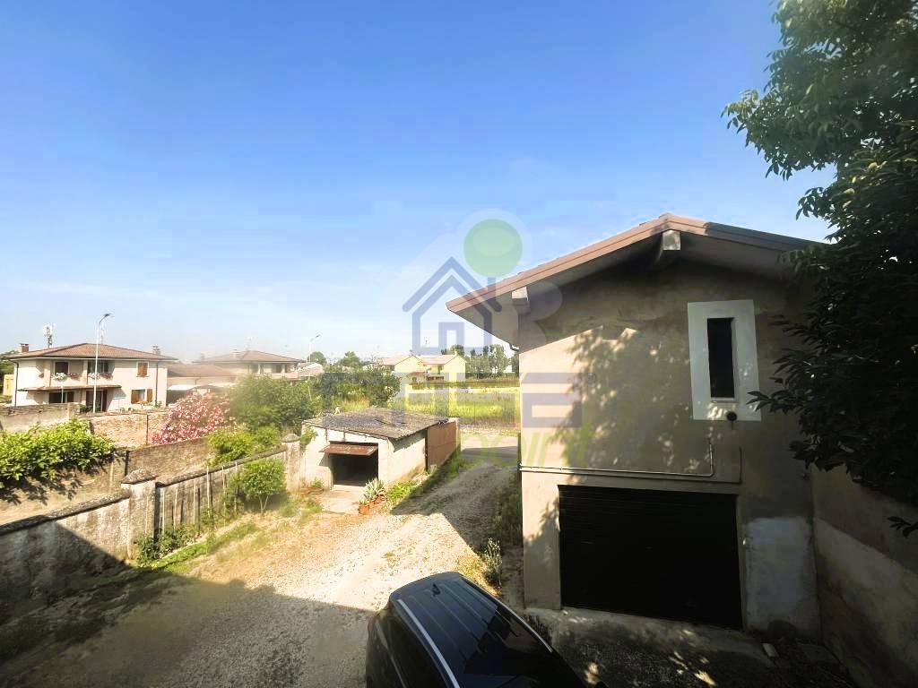 2 bedrooms Apartment in Redondesco, Italy No. 265031