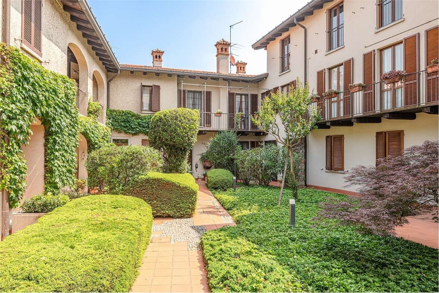 4 Schlafzimmer Haus in Lurago d'Erba, Italy, Nr. 373761