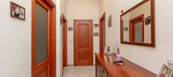3 rooms Apartment in Turin, Italy No. 289958 3