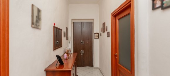 3 rooms Apartment in Turin, Italy No. 289958 4