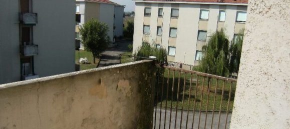 3 rooms Apartment in Cortemaggiore, Italy No. 144373 2