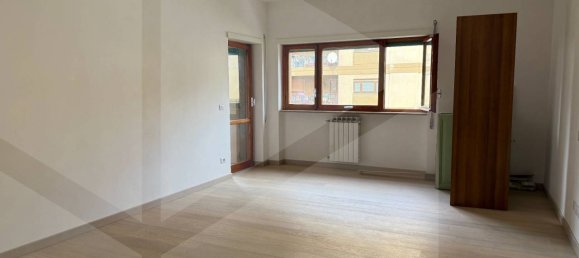 4 rooms Apartment in Avezzano, Italy No. 20723 4