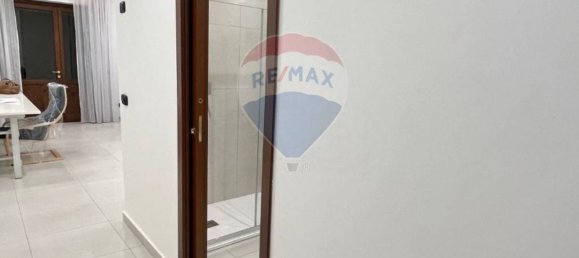 2 rooms Commercial property in Bari, Italy No. 56762 3