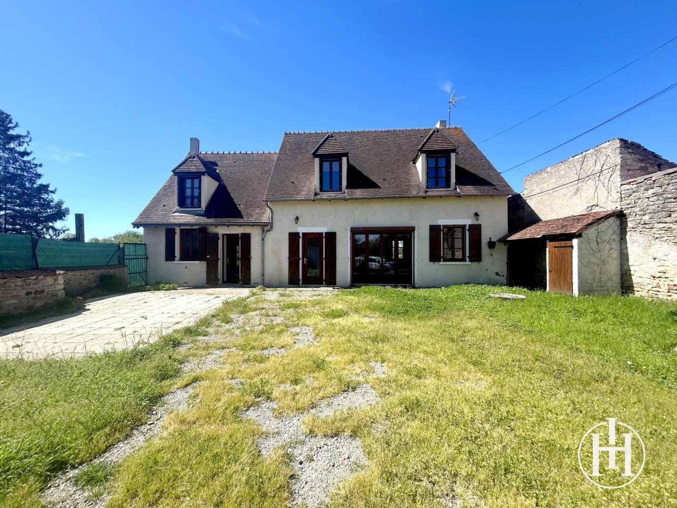 6 bedrooms House in Saint-Amand-Montrond, France No. 275025