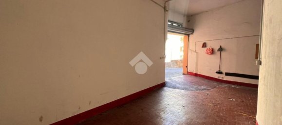 مرآب في Genoa, Italy 14متر مربع رقم 288575 2