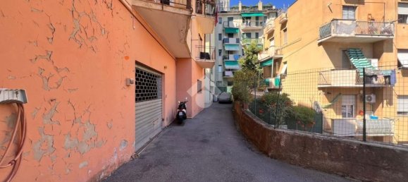 مرآب في Genoa, Italy 14متر مربع رقم 288575 10