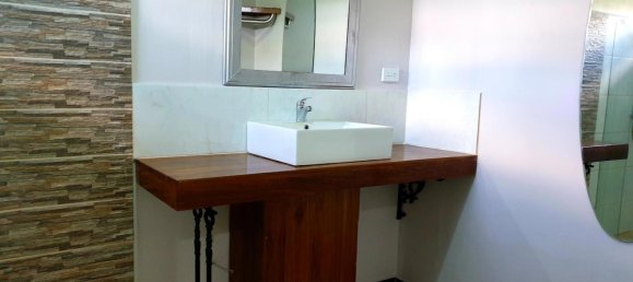 Дом с 4 спальнями в Порт-Вила, Вануату № 144 6