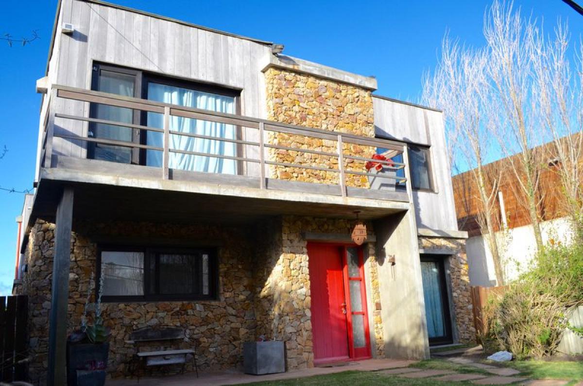 Дом с 4 спальнями в Мальдонадо, Уругвай № 5144