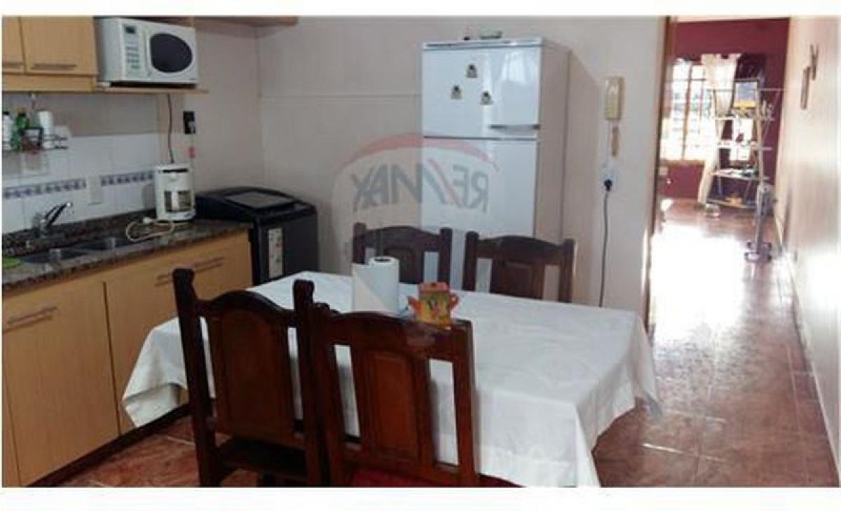 2 bedrooms House in Moron, Argentina No. 61884