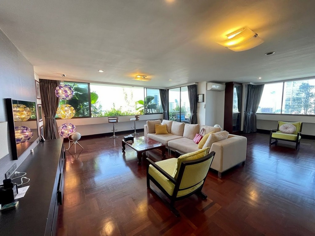 3 bedrooms Condo in Bangkok, Thailand No. 24968
