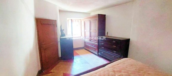 Casa de 6 habitaciónes en Parre, Italy No. 8471 10