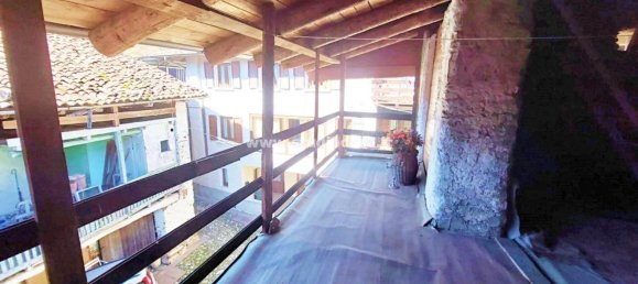 Casa de 6 habitaciónes en Parre, Italy No. 8471 63