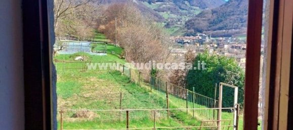 Casa de 6 habitaciónes en Parre, Italy No. 8471 13
