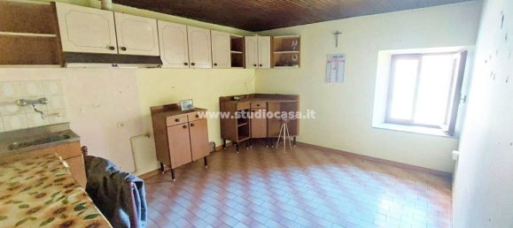 Casa de 6 habitaciónes en Parre, Italy No. 8471 30