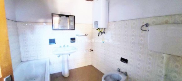 Casa de 6 habitaciónes en Parre, Italy No. 8471 14