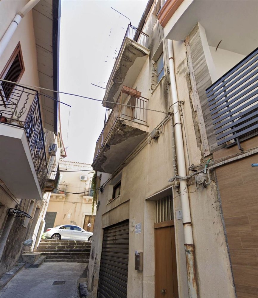 4 rooms House in Scordia, Italy No. 263916