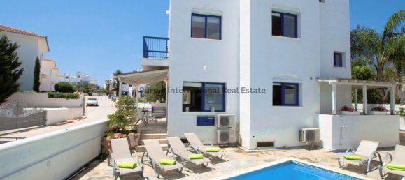 5 bedrooms Villa in Paralimni, Cyprus No. 948 29