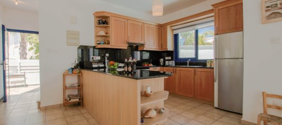 5 bedrooms Villa in Paralimni, Cyprus No. 948 4