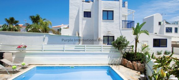 5 bedrooms Villa in Paralimni, Cyprus No. 948 15