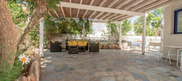 5 bedrooms Villa in Paralimni, Cyprus No. 948 25