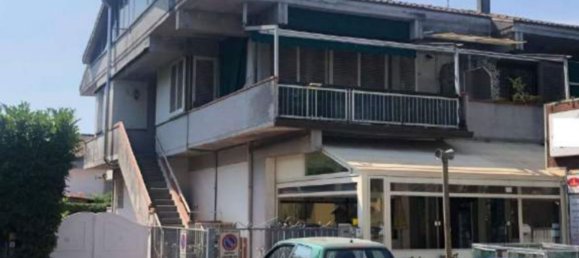 5 rooms Apartment in Camaiore, Italy No. 202844 2