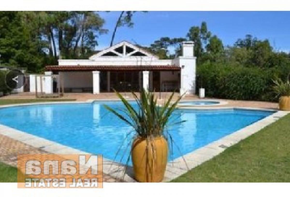 4 bedrooms House in Maldonado, Uruguay No. 7677