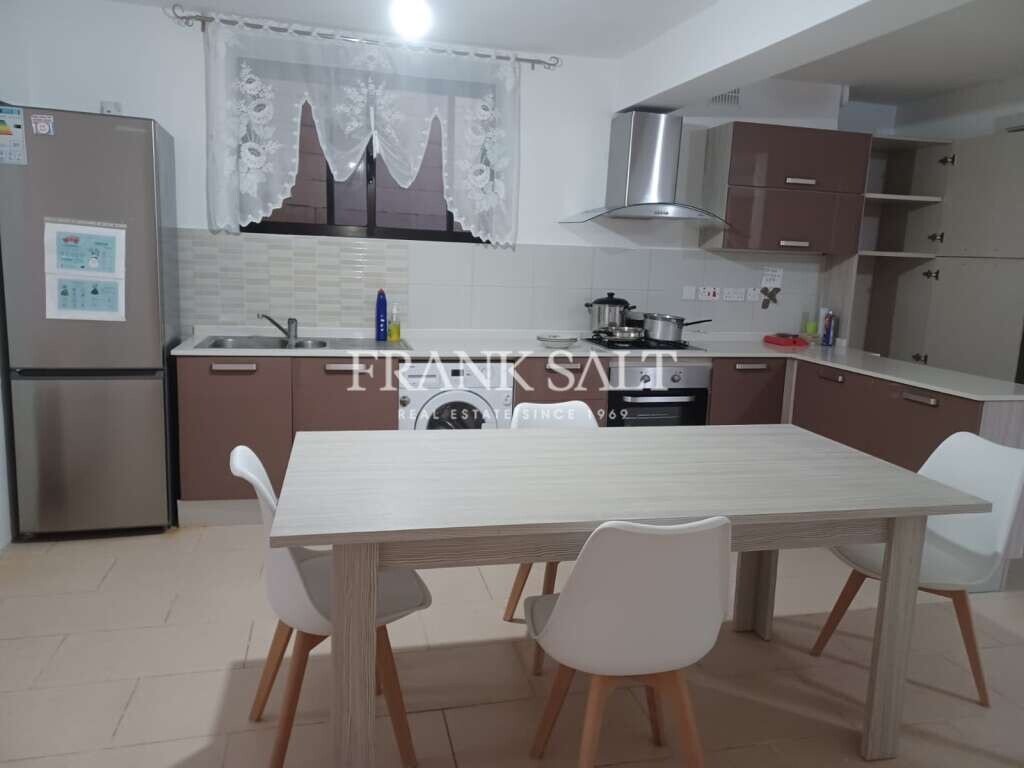 Bungalow de 9 dormitorios en Bahar ic-Caghaq, Malta No. 5073