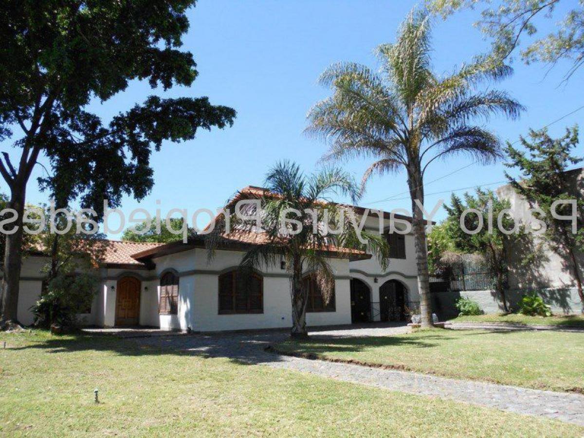 5 bedrooms House in Tres de Febrero, Argentina No. 10996