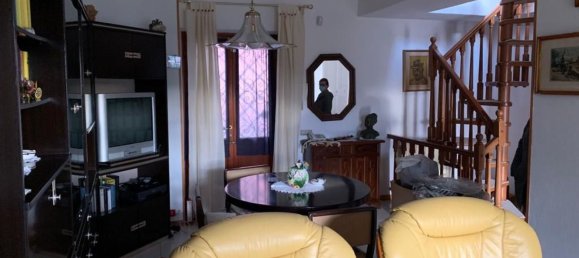 4 rooms House in Arcola, Italy No. 131480 5
