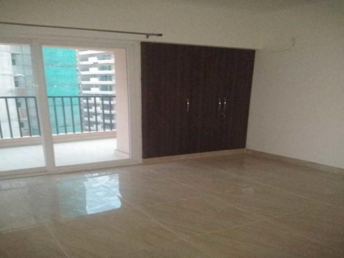 Дом с 4 спальнями в Газиабад, Индия № 25668