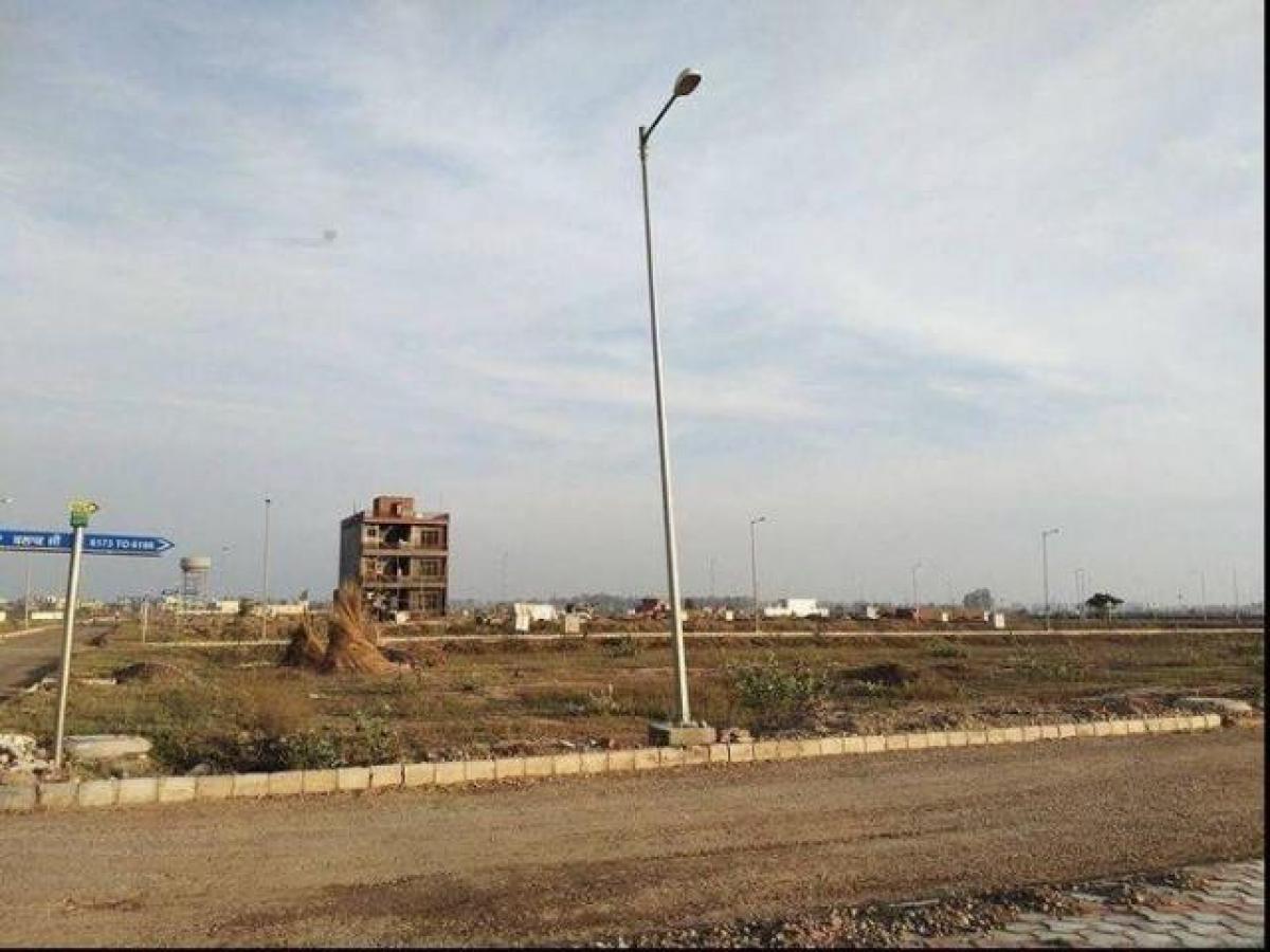  Land in Chandigarh, India No. 41910