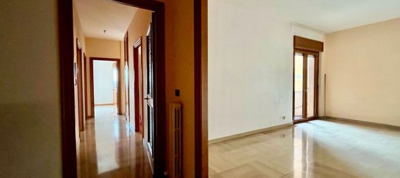 5 bedrooms Apartment in Rome, Italy No. 330837 3
