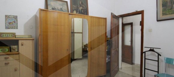 8-salle Appartement à Pontedera, Italy No. 19254 22